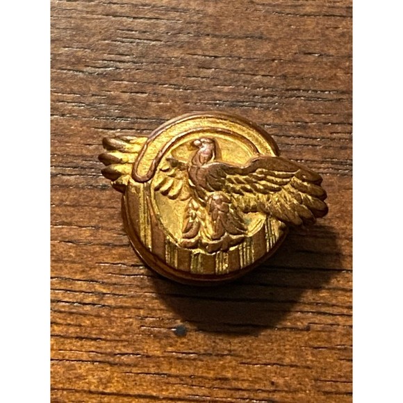 Buttonhole Badge WWII US Army Ruptured Duck Honorable Discharge VINTAGE MILITARY - Picture 1 of 3